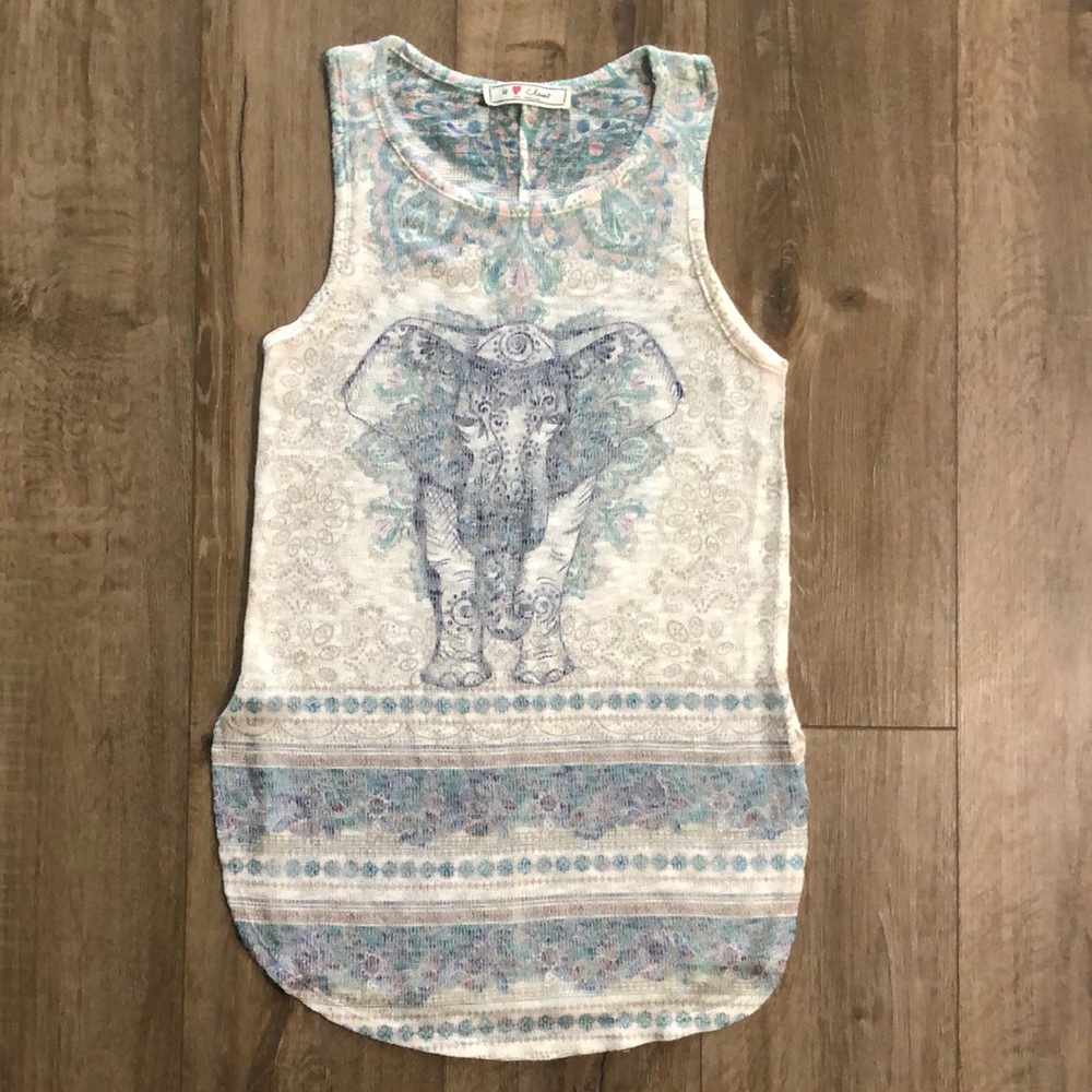 Like new - IT CLOSET Knit Tank Top with Elephant Design